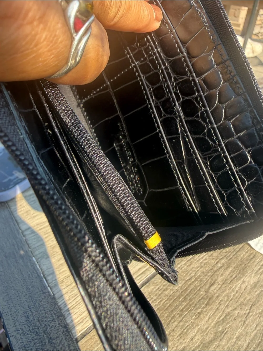 EUC vintage Sharif Crocodile Black Embossed Leather Zip Around Wallet